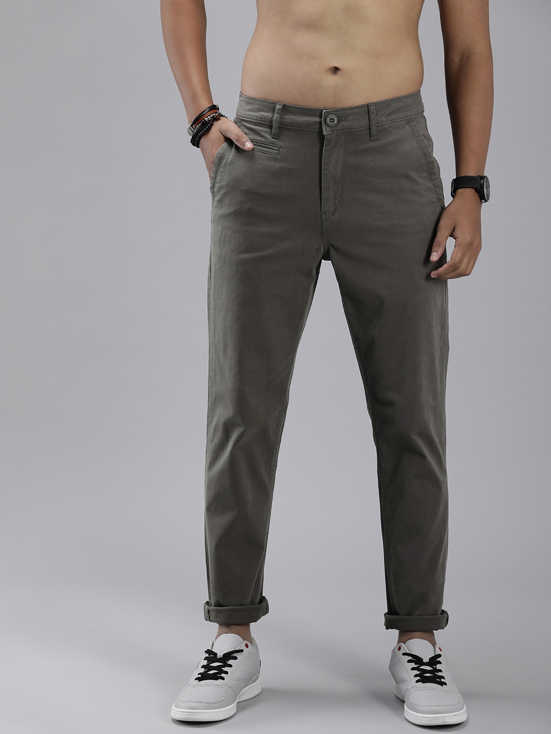 

The Roadster Lifestyle Co. Men Slim Fit Low-Rise Flat Front Regular Trousers, Grey