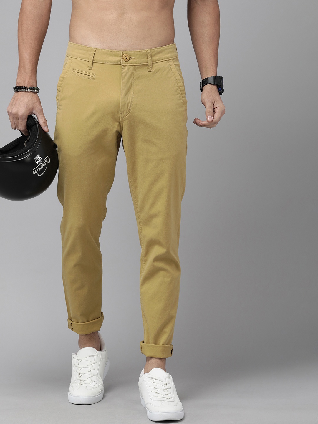 

The Roadster Lifestyle Co. Men Tapered Fit Regular Trousers, Khaki