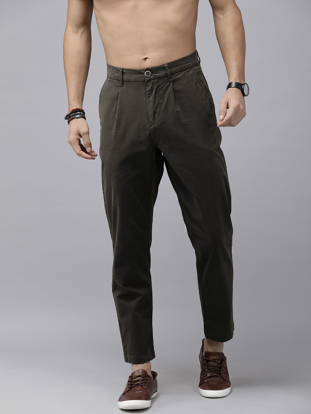 

The Roadster Lifestyle Co. Men Solid Relaxed Fit Pleated Chinos Trousers, Olive