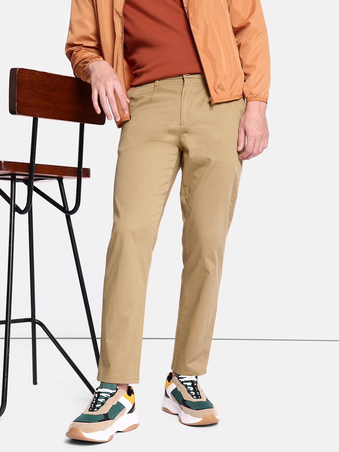 

The Roadster Life Co. Men Earthy Khaki Mid-Rise Pleated The Super Wide Smart Chinos