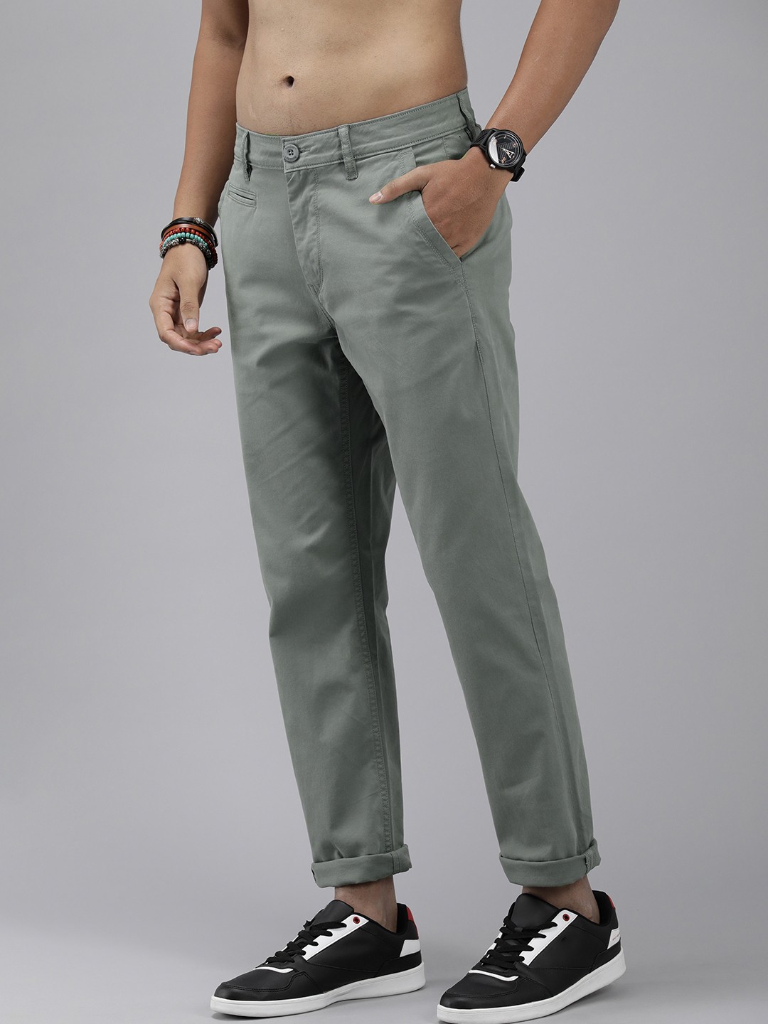 

The Roadster Lifestyle Co. Men Slim Fit Low-Rise Trousers, Green