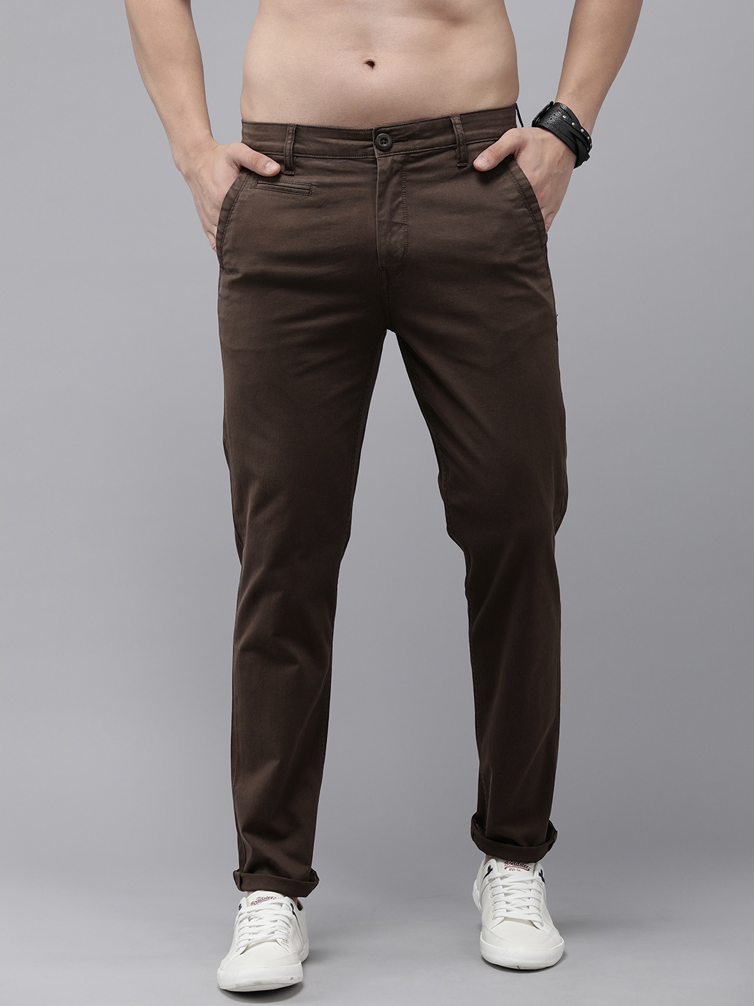 

The Roadster Lifestyle Co. Men Flat Front Mid Rise Slim Fit Trousers, Coffee brown