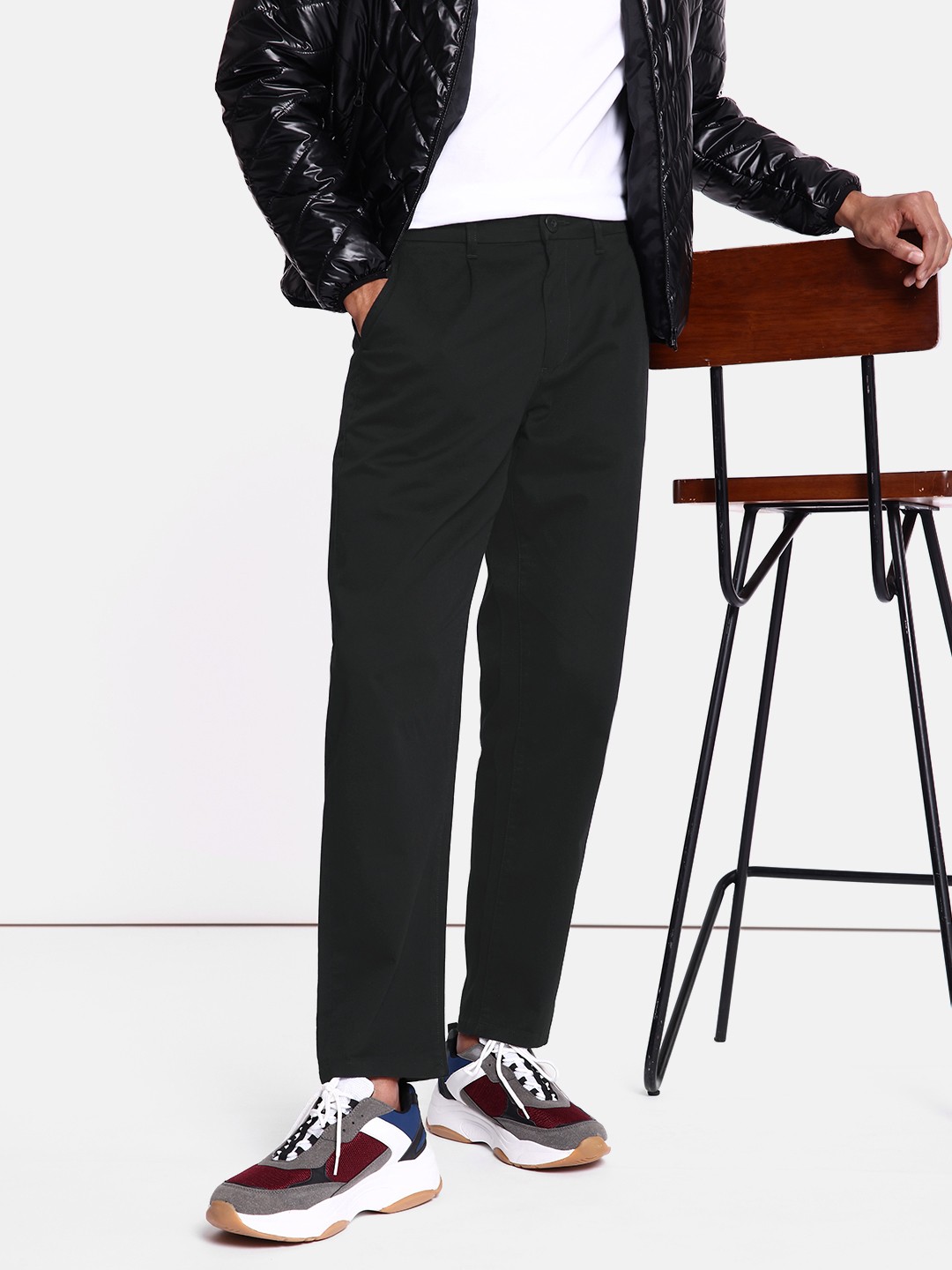 

The Roadster Life Co. Men Jet Black Mid-Rise Pleated The Super Wide Smart Chinos