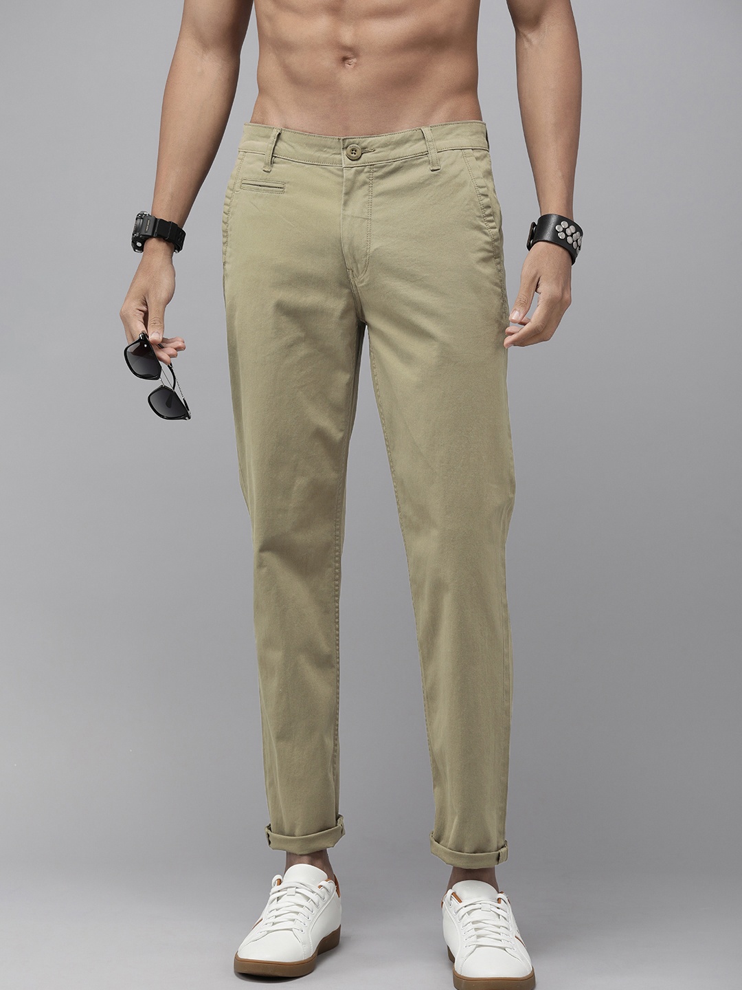 

The Roadster Life Co. Men Chinos Trousers, Olive