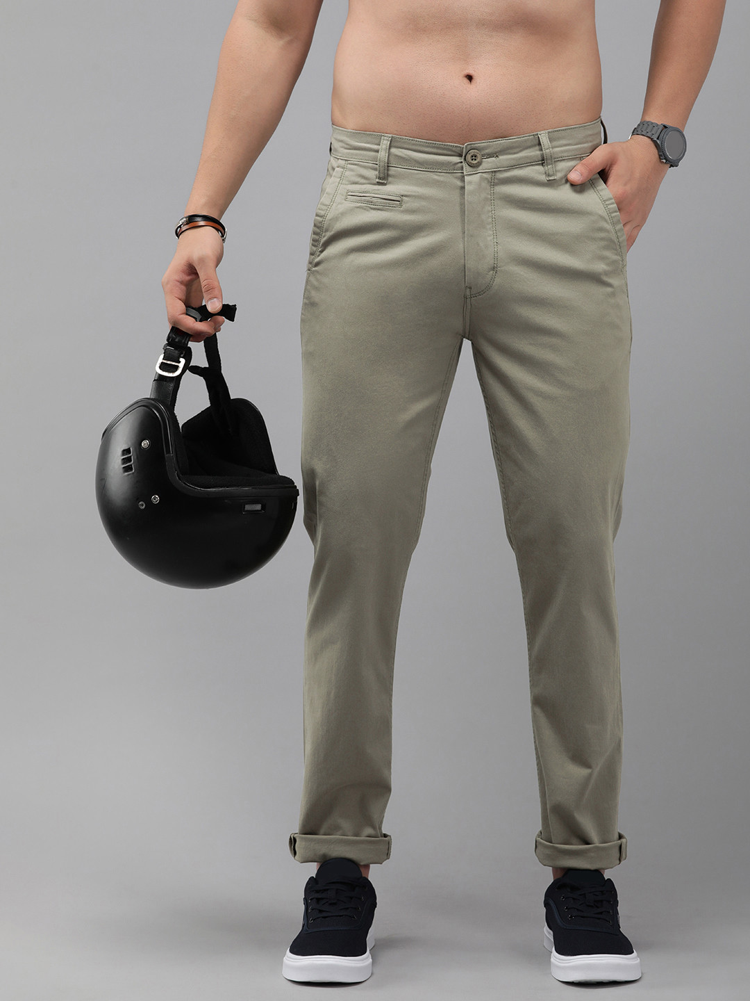 

The Roadster Lifestyle Co. Men Solid Slim Fit Mid-Rise Trousers, Green