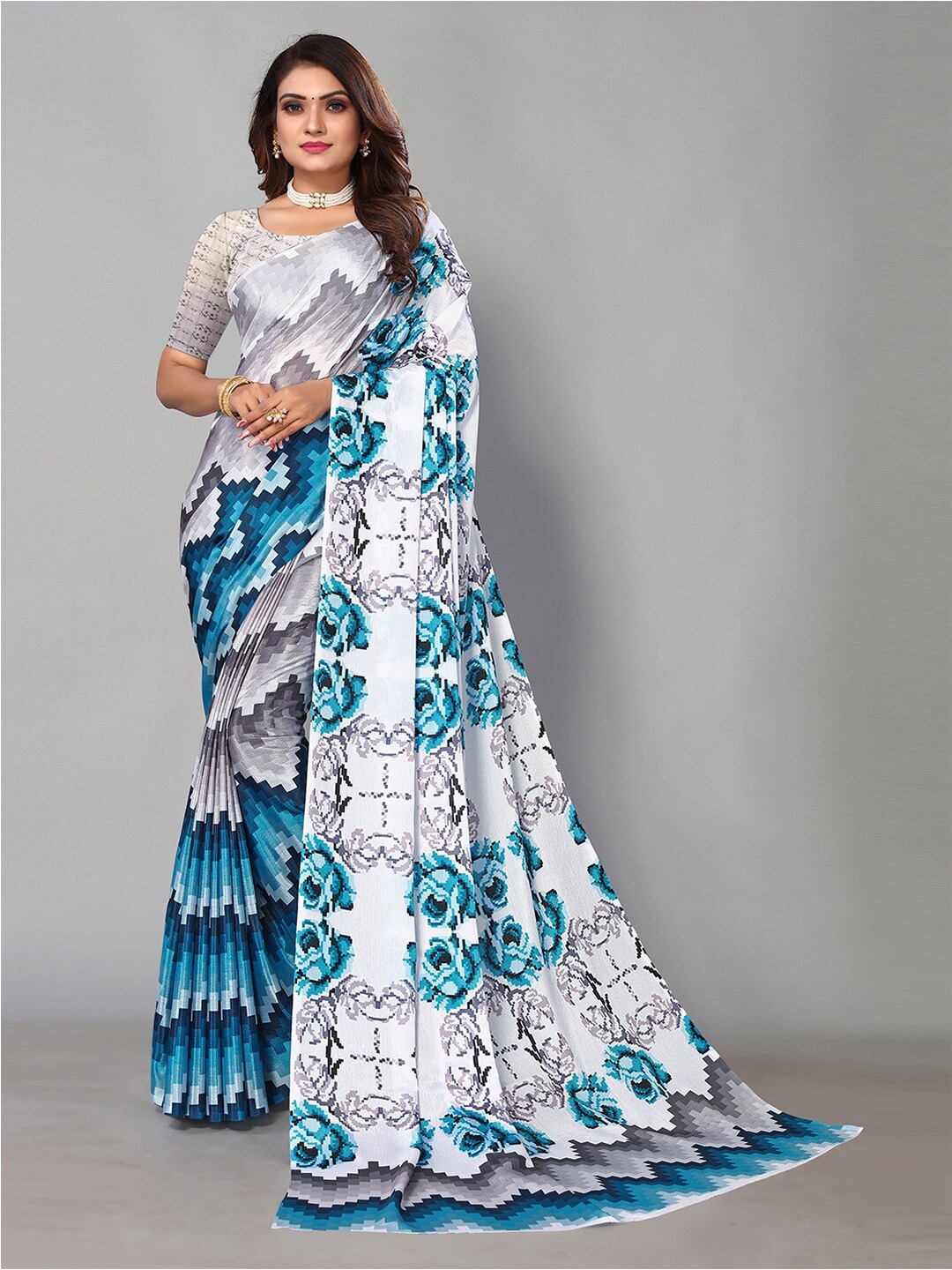 

Pisara Floral Printed Saree, Off white