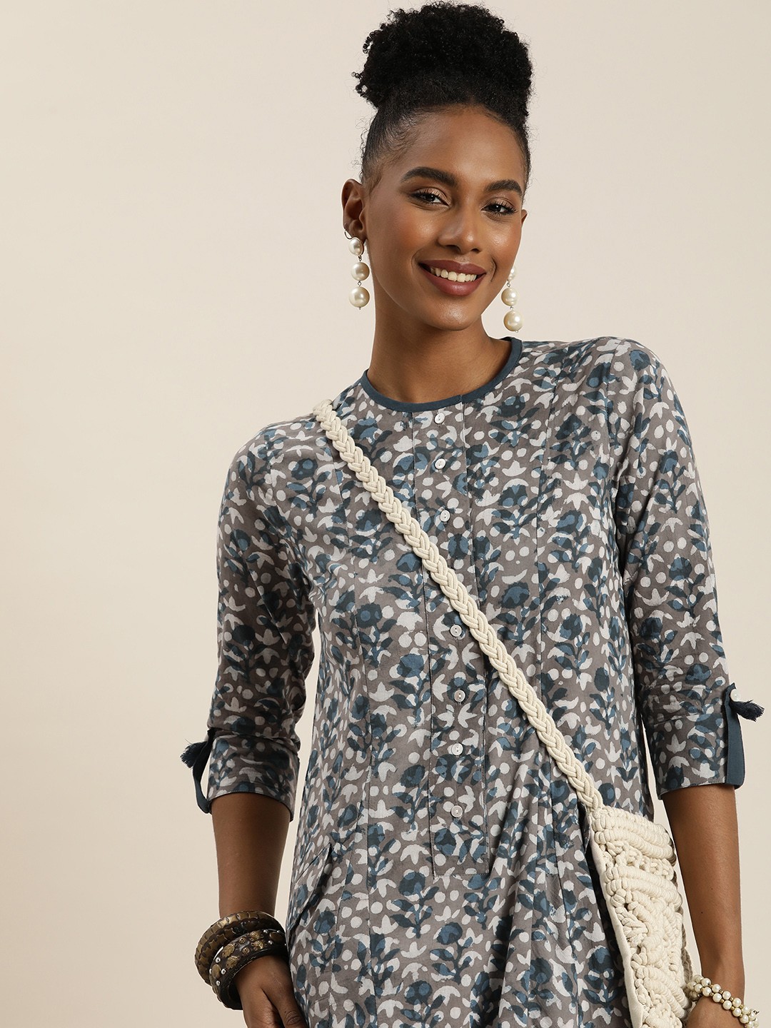 

Taavi Women Printed Indigo Kurta, Taupe