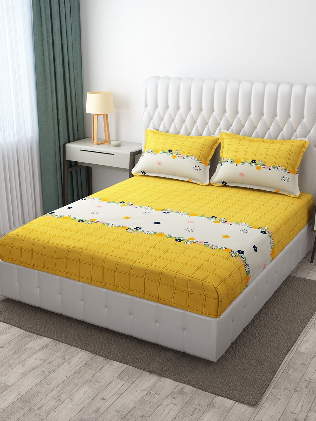 

Molly & Michel Yellow & Off White 210 TC Fitted Queen Bedsheet With 2 Pillow Covers