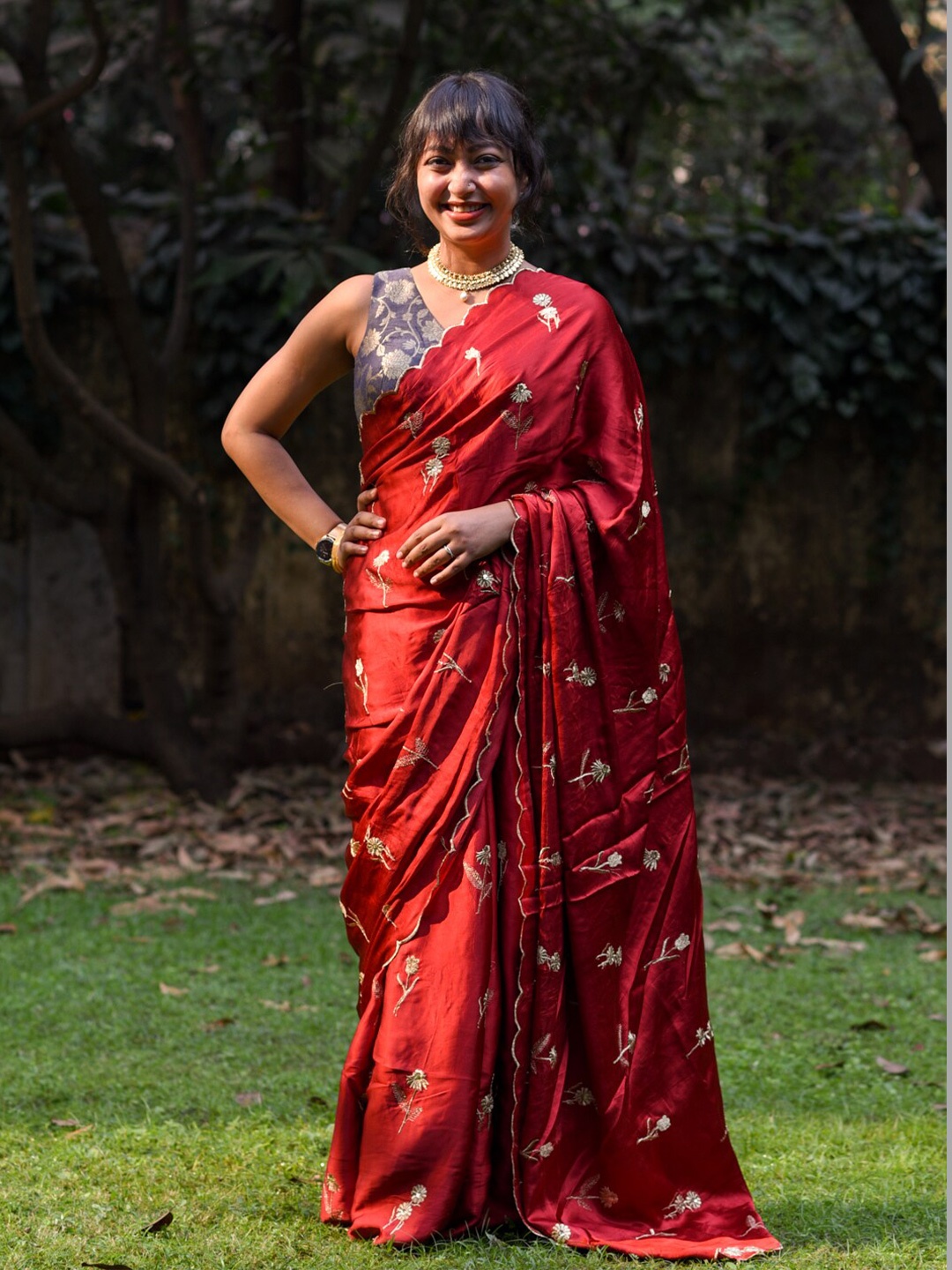 

Suta Embroidered Liva Floral Saree, Red