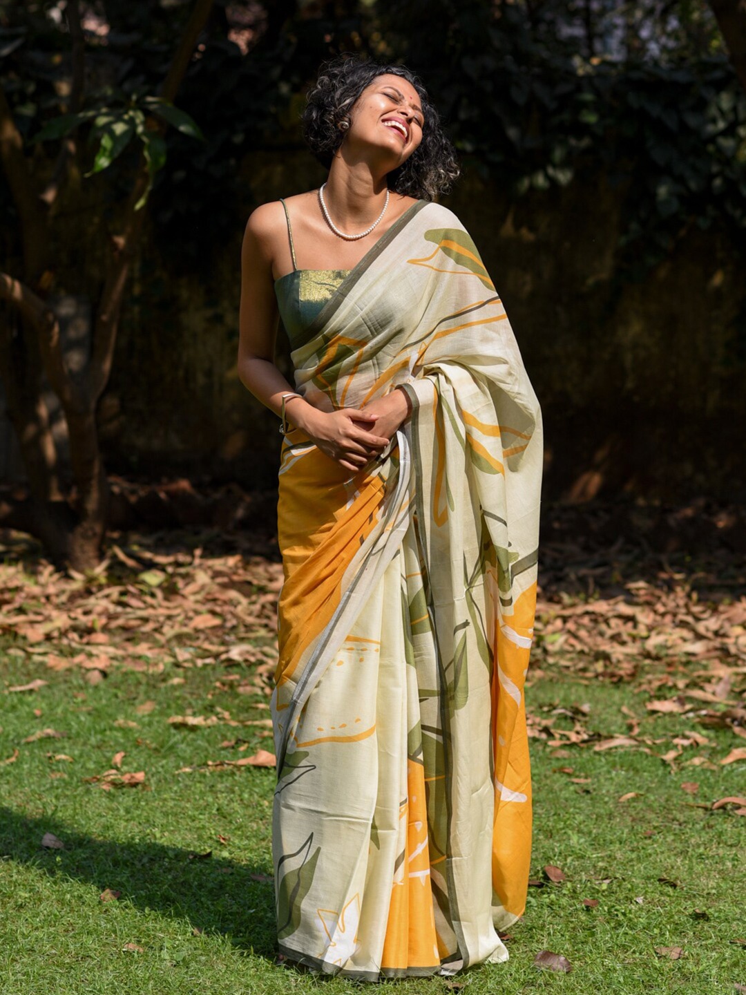 

Suta Floral Printed Pure Cotton Saree, Off white