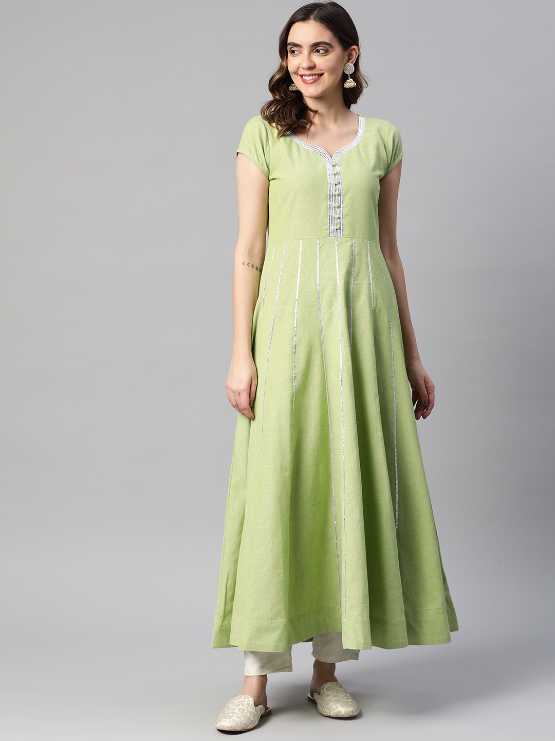 

MBE Women Embellished Gotta Patti Sweetheart Neck Anarkali Kurta, Green