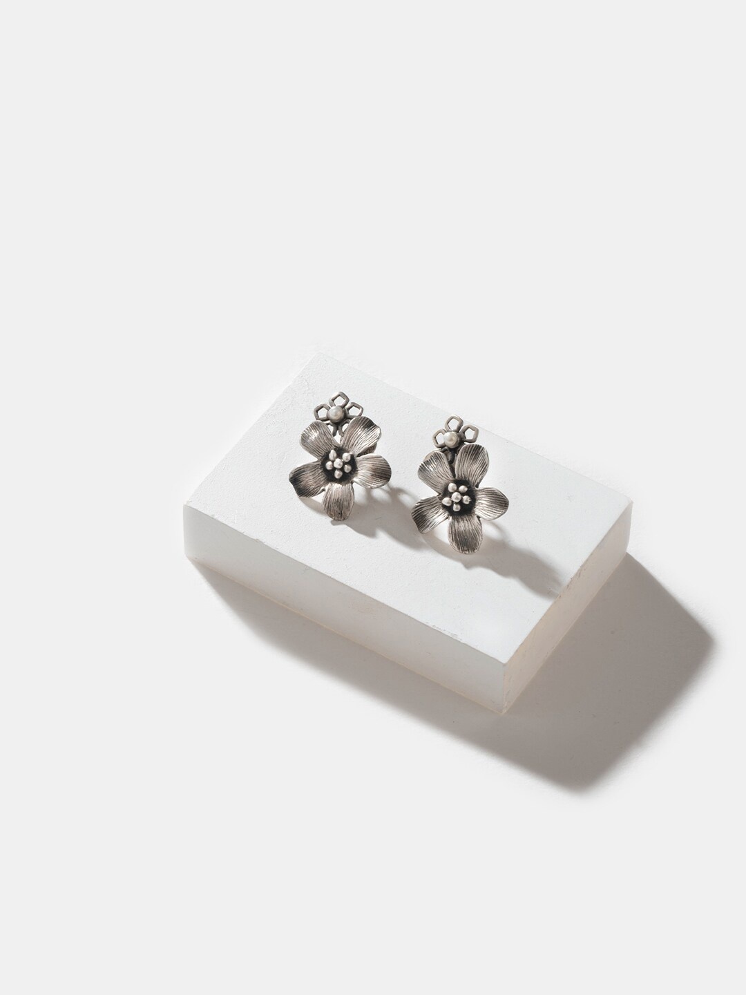 

SHAYA Silver-Plated Contemporary Studs Earrings