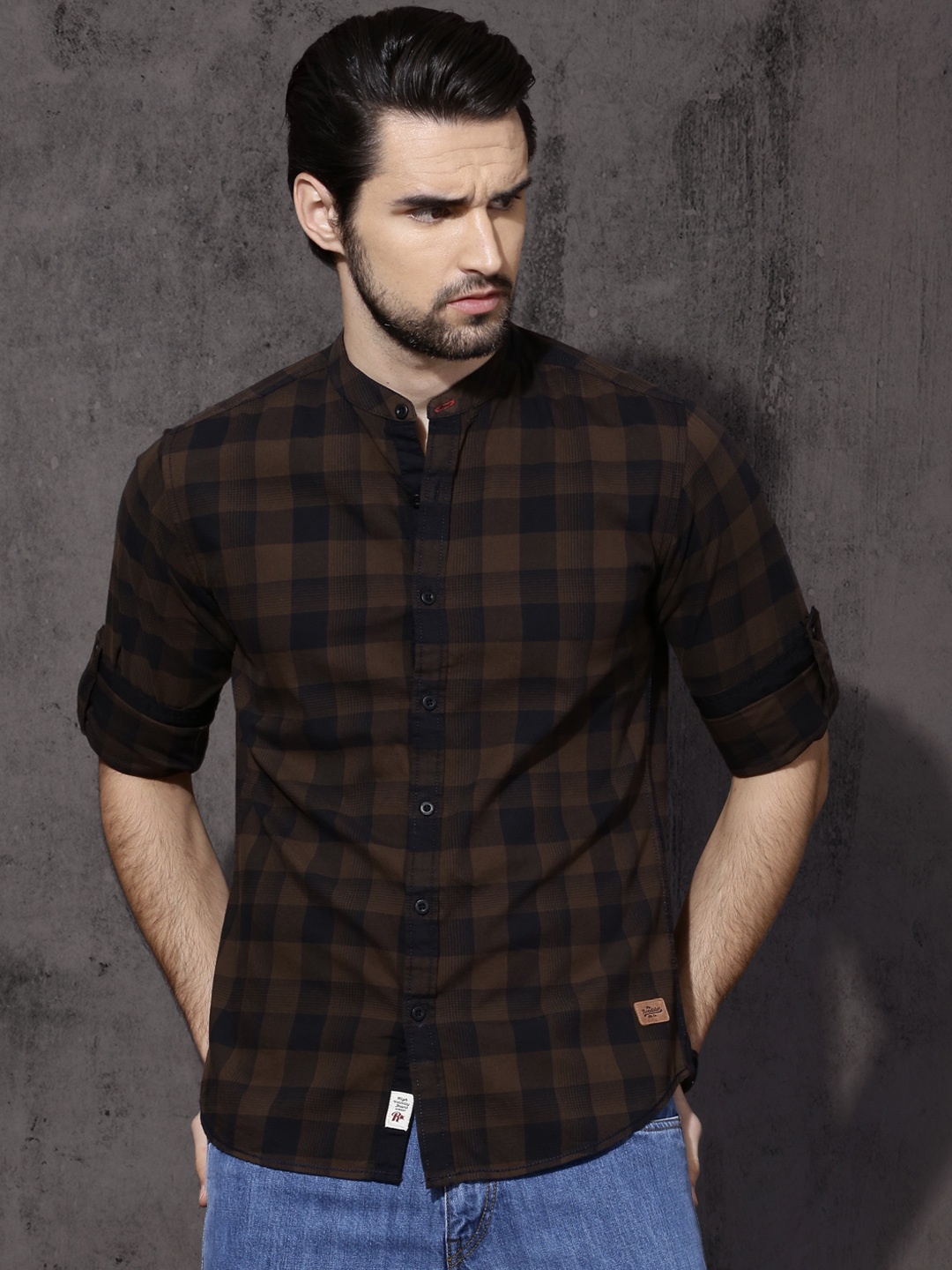 

Roadster Men Brown & Black Slim Fit Checked Casual Shirt