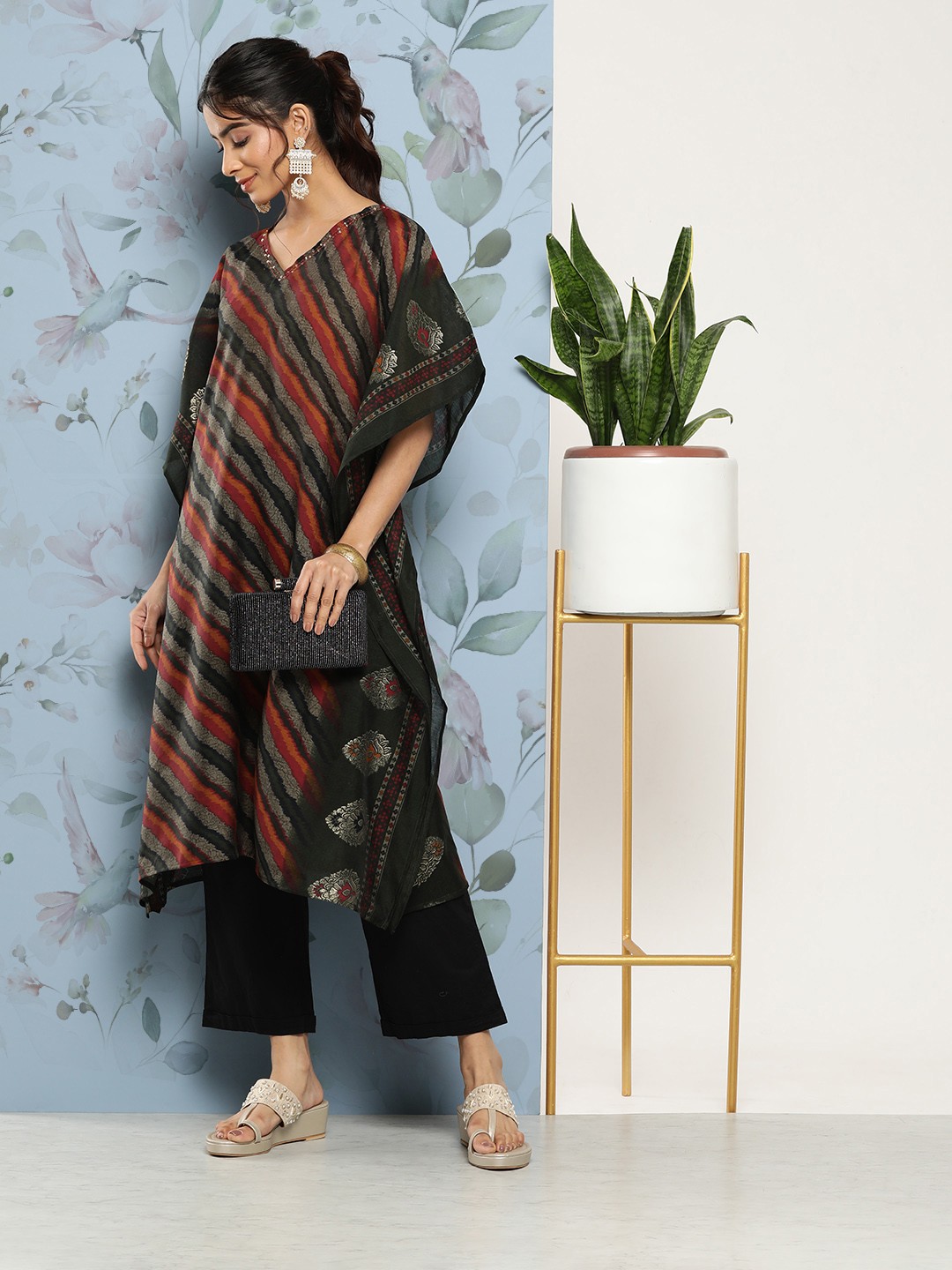 

Yufta Women Leheriya Printed Flared Sleeves Kaftan Kurta, Black