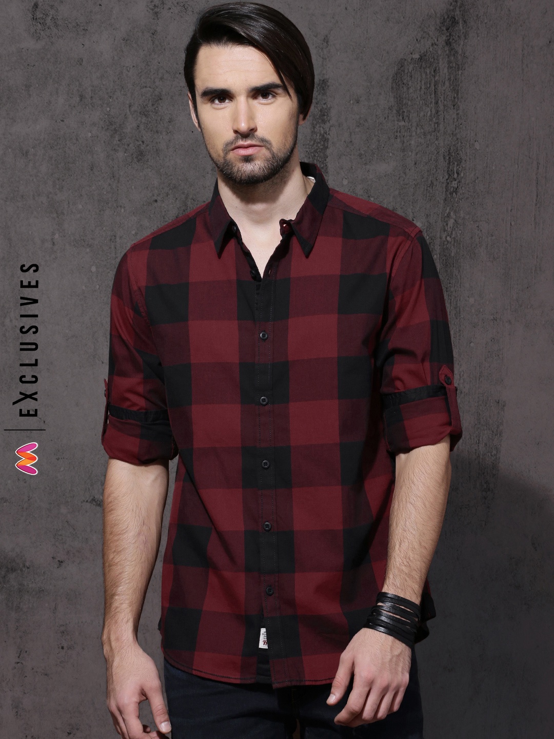 

Roadster Men Black & Maroon Slim Fit Checked Casual Shirt