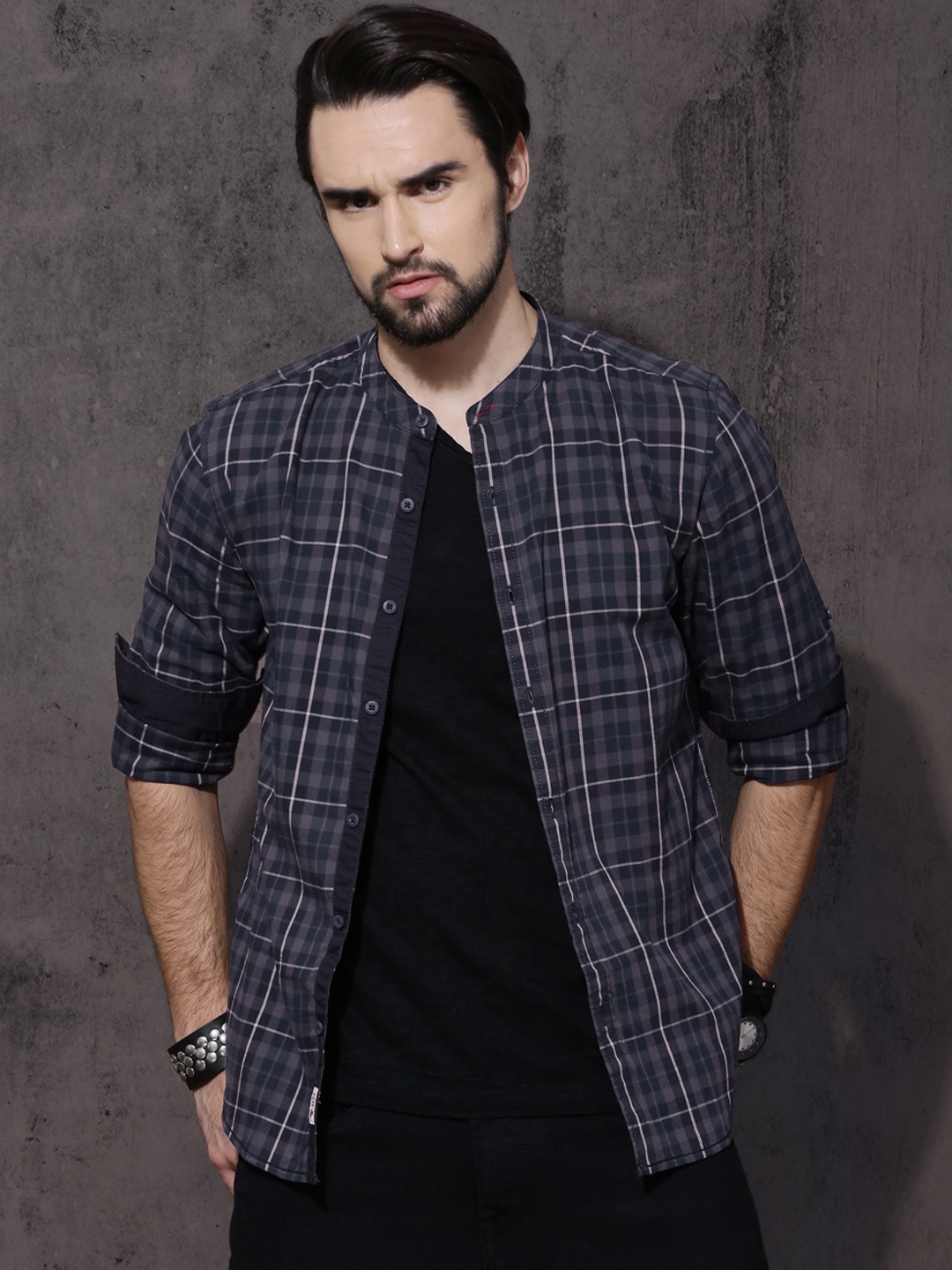 

Roadster Time Travlr Men Navy & Grey Checked Casual Shirt, Navy blue