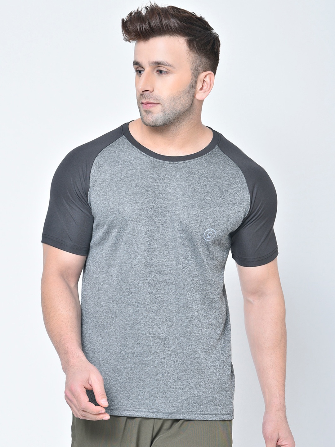 

CHKOKKO Men Regular Fit Round Neck Colourblocked T-shirt, Grey