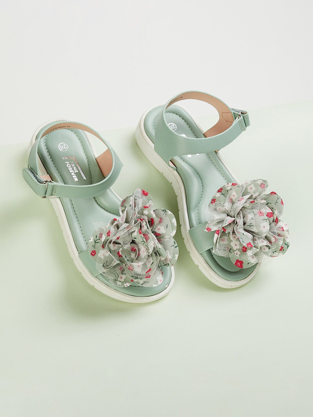 

Fame Forever by Lifestyle Girls Open Toe Flats With Boiws, Green