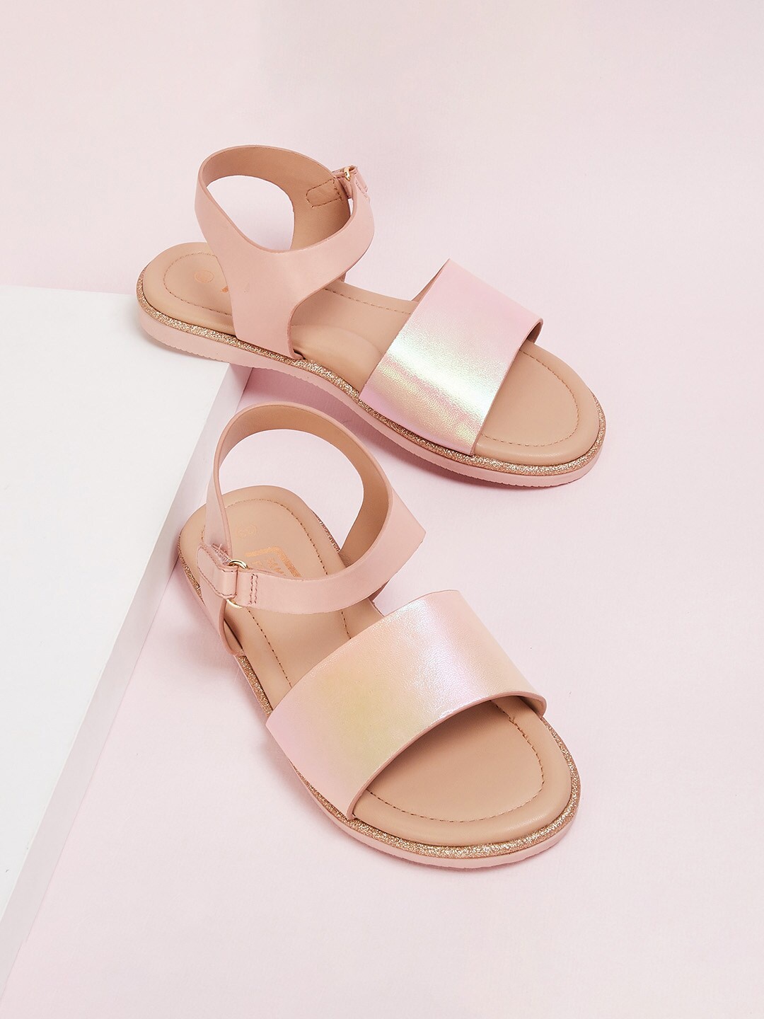 

Fame Forever by Lifestyle Girls Open Toe Flats, Pink
