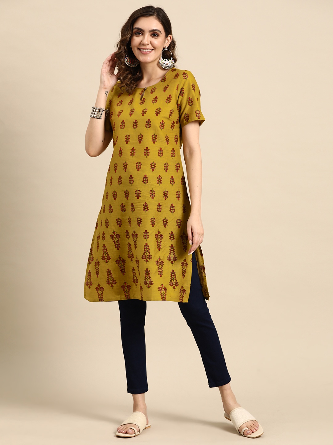 

Sangria Women Leaf Print Round Neck Straight Kurta, Mustard