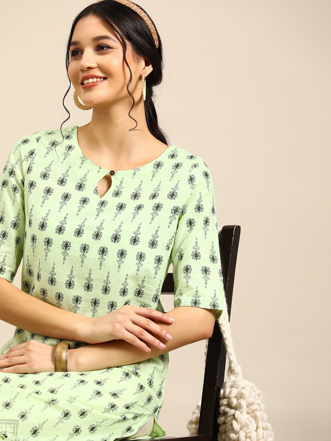 

Sangria Ethnic Motifs Printed Keyhole Neck Kurta, Green