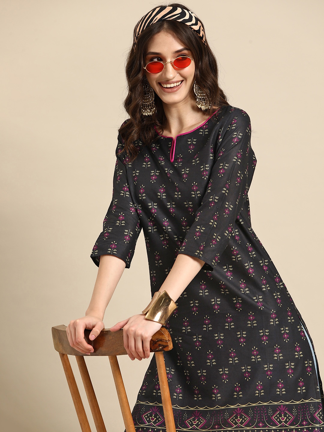 

Sangria Ethnic Motifs Printed Straight Kurta, Black