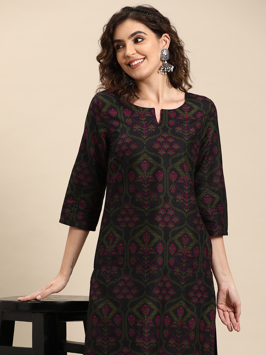 

Sangria Ethnic Motifs Print Kurta with Trousers, Black