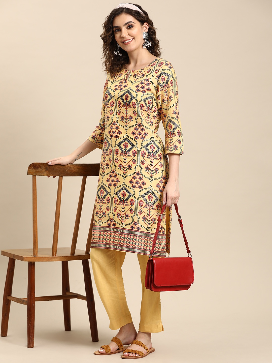 

Sangria Ethnic Motifs Print Kurta with Trousers, Cream