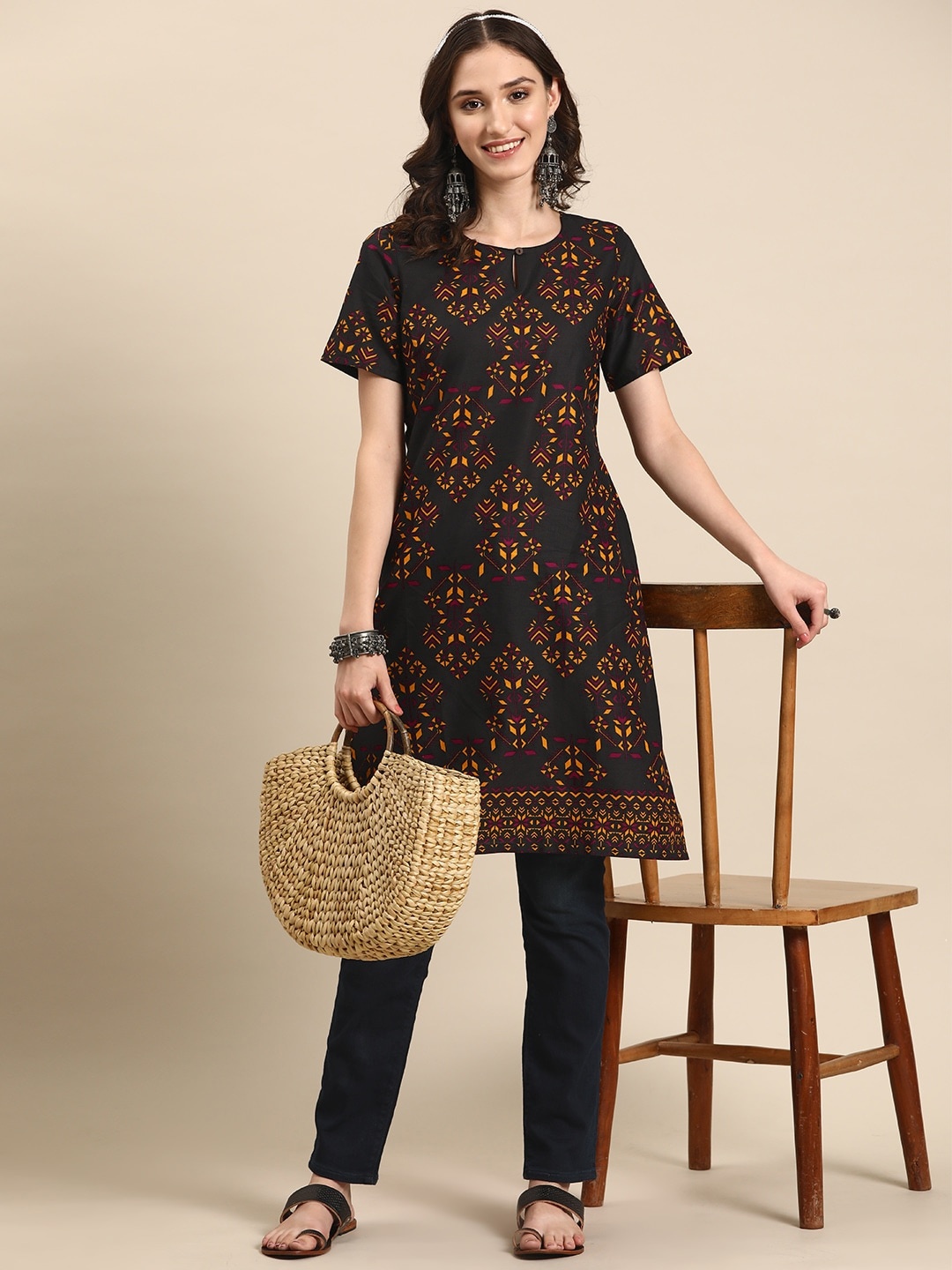 

Sangria Printed Keyhole Neck Kurta, Black