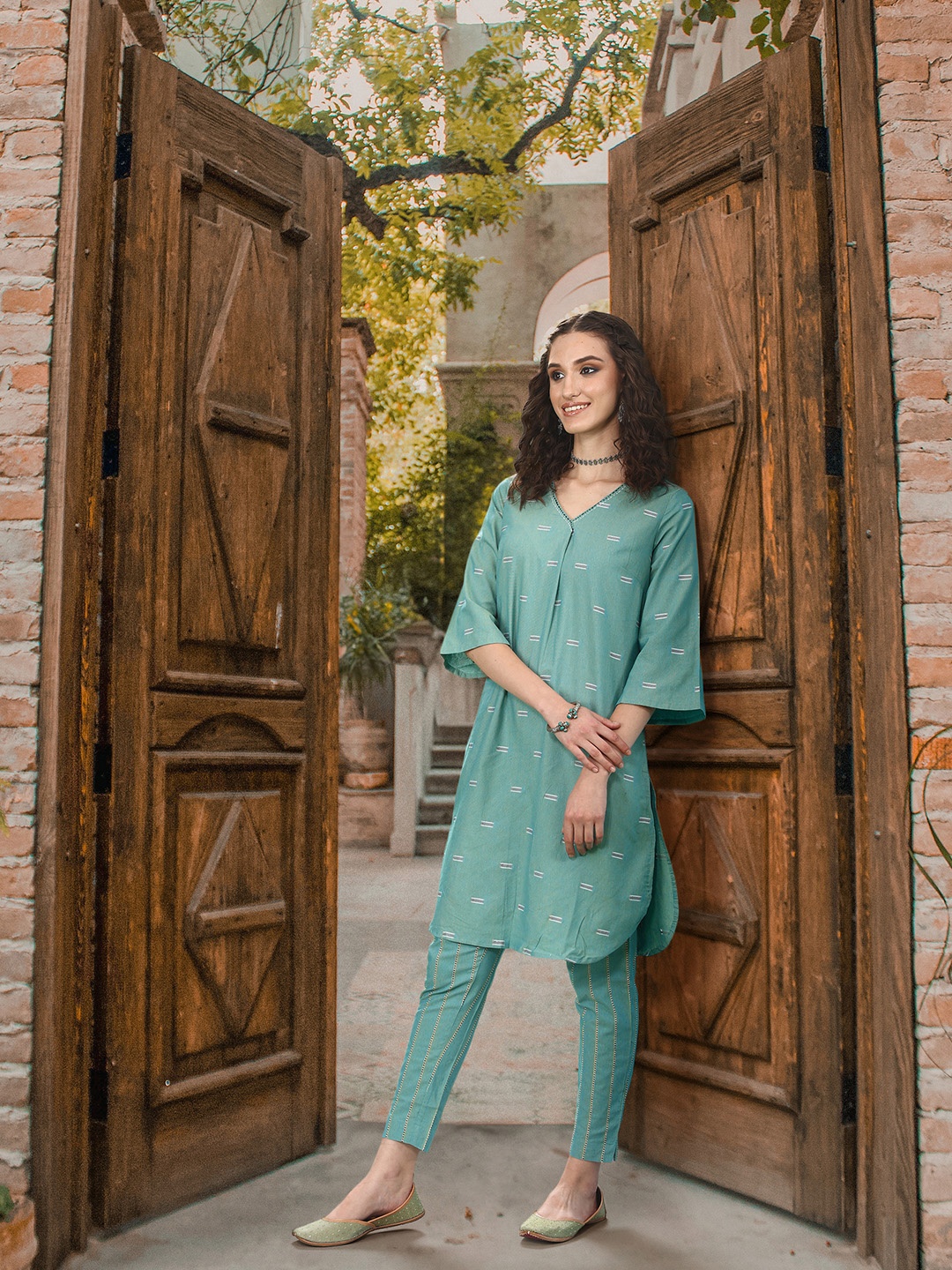 

Sangria Dobby Weave Kurta with Trousers, Blue