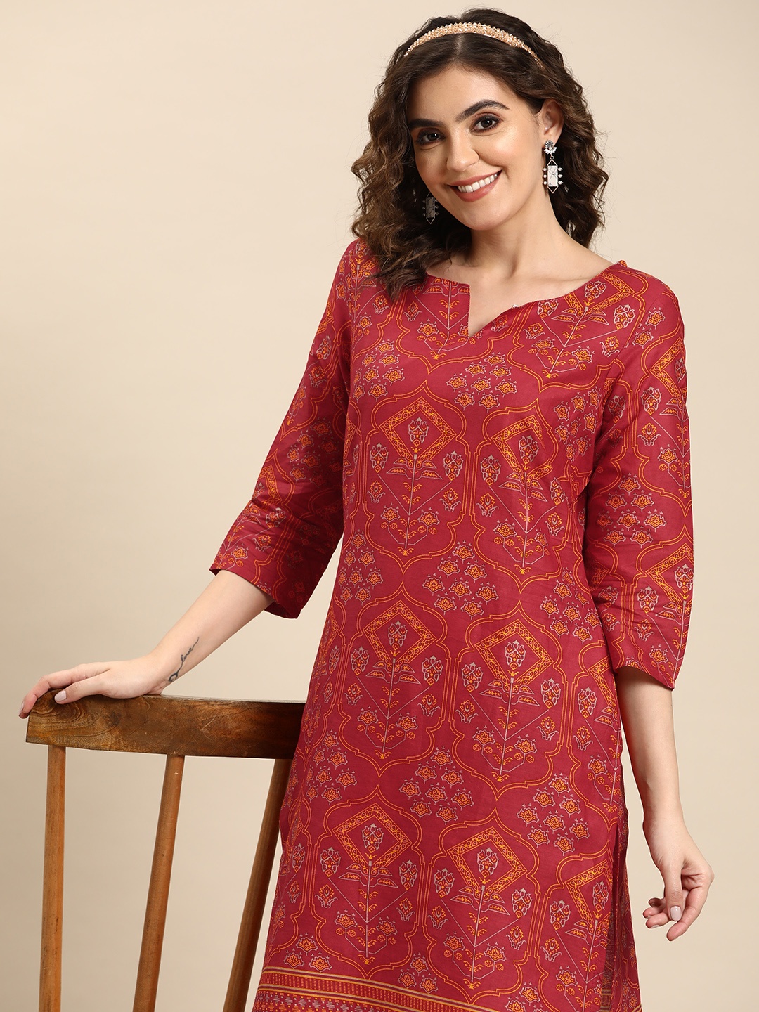 

Sangria Ethnic Motifs Print Kurta with Trousers, Red