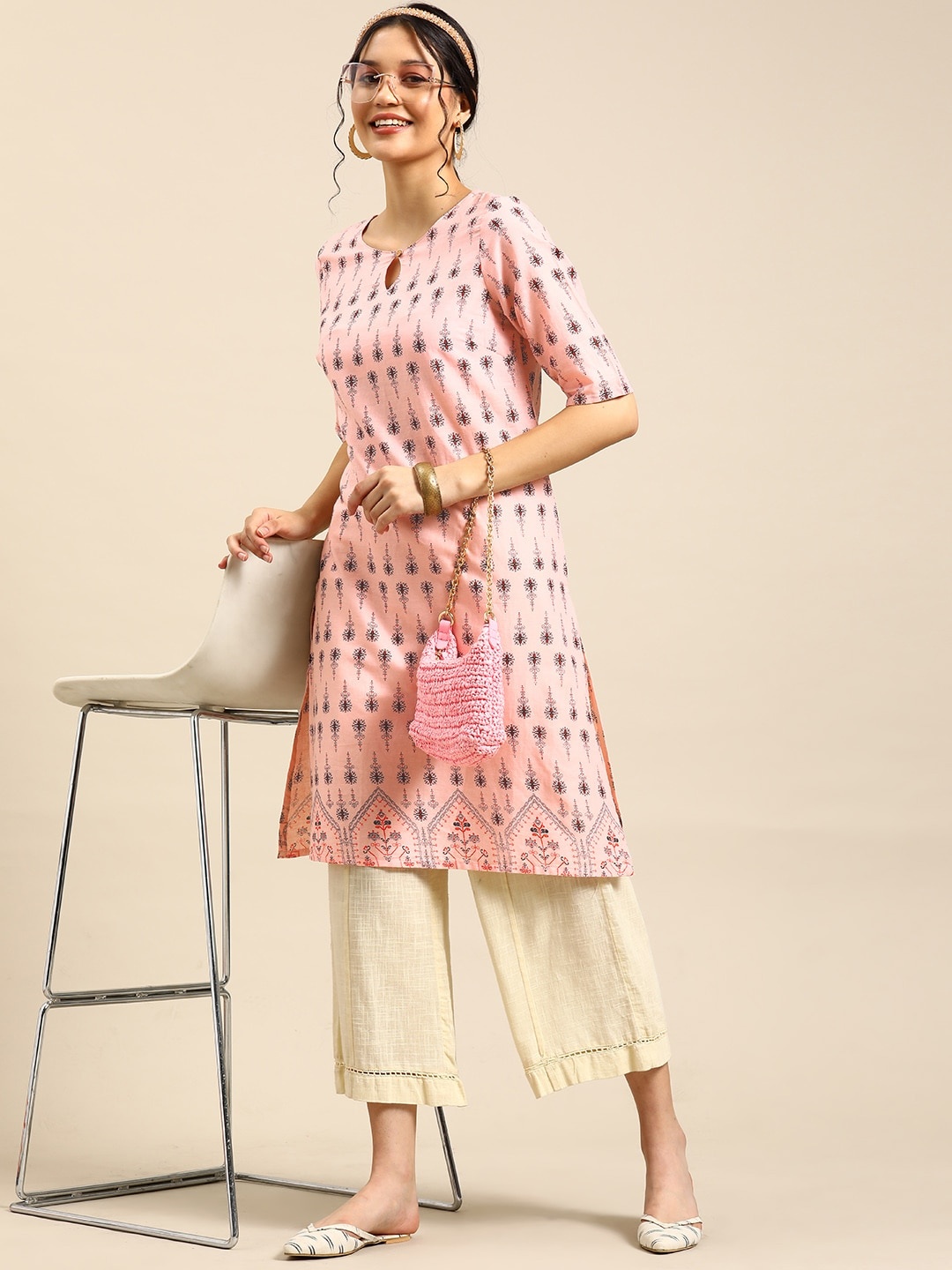 

Sangria Ethnic Motifs Printed Keyhole Neck Kurta, Pink