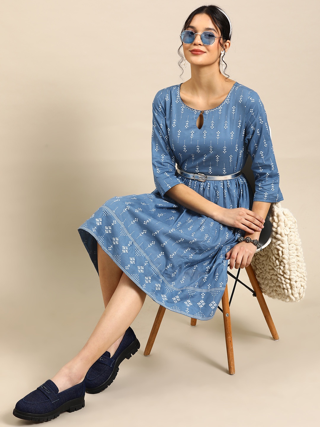 

Sangria Ethnic Motifs Printed Keyhole Neck A-Line Dress, Blue