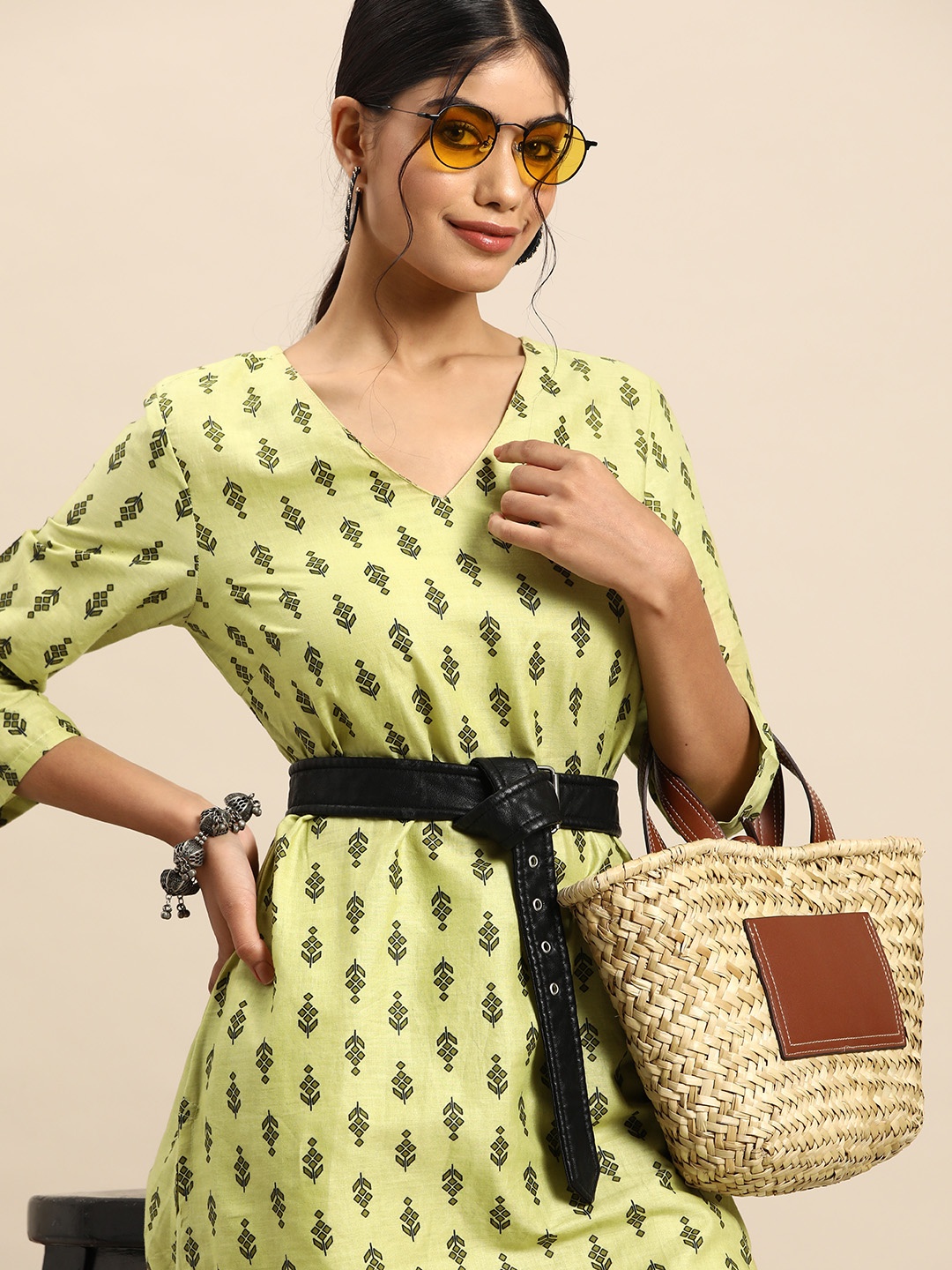 

Sangria Ethnic Motifs Printed Kurta with Trousers, Green