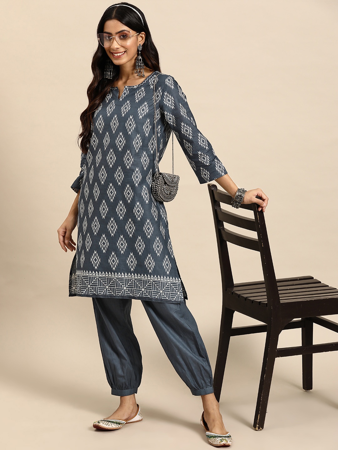 

Sangria Ethnic Motifs Print Kurta with Salwar, Charcoal