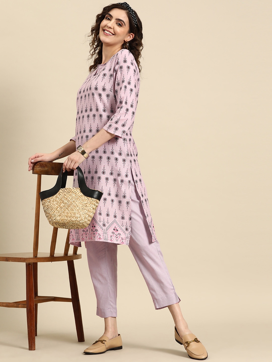 

Sangria Ethnic Motifs Print Kurta with Trousers, Lavender