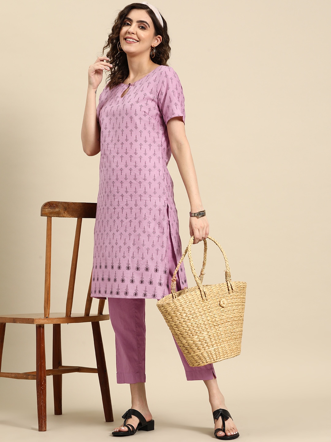 

Sangria Ethnic Motifs Print Keyhole Neck Kurta with Trousers, Pink