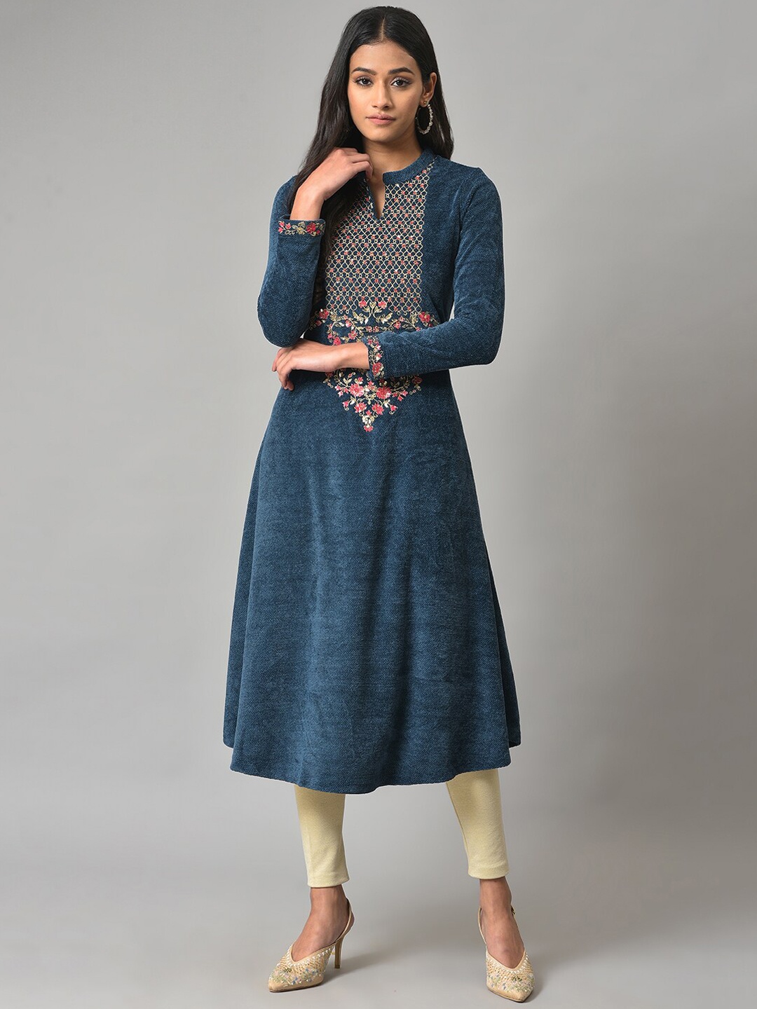 

W Women Ethnic Motifs Yoke Design Thread Work Kurta, Blue