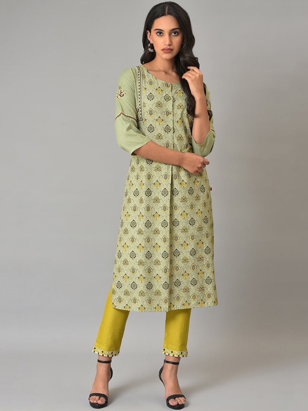 

W Ethnic Motifs Printed Thread Work Kurta, Green
