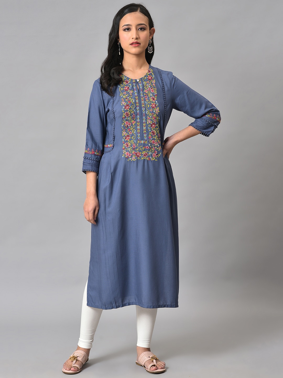 

W Women Floral Yoke Design Keyhole Neck Thread Work Kurta, Blue