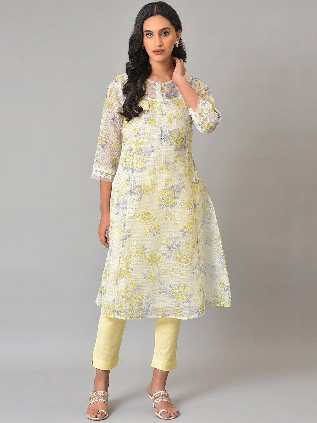 

W Women Floral Printed Round Neck Kurta, White