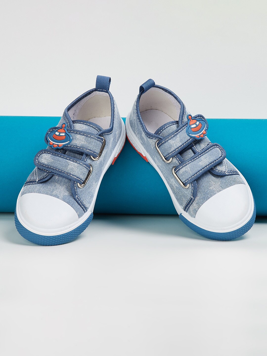 

Fame Forever by Lifestyle Boys Printed Canvas Sneakers, Blue