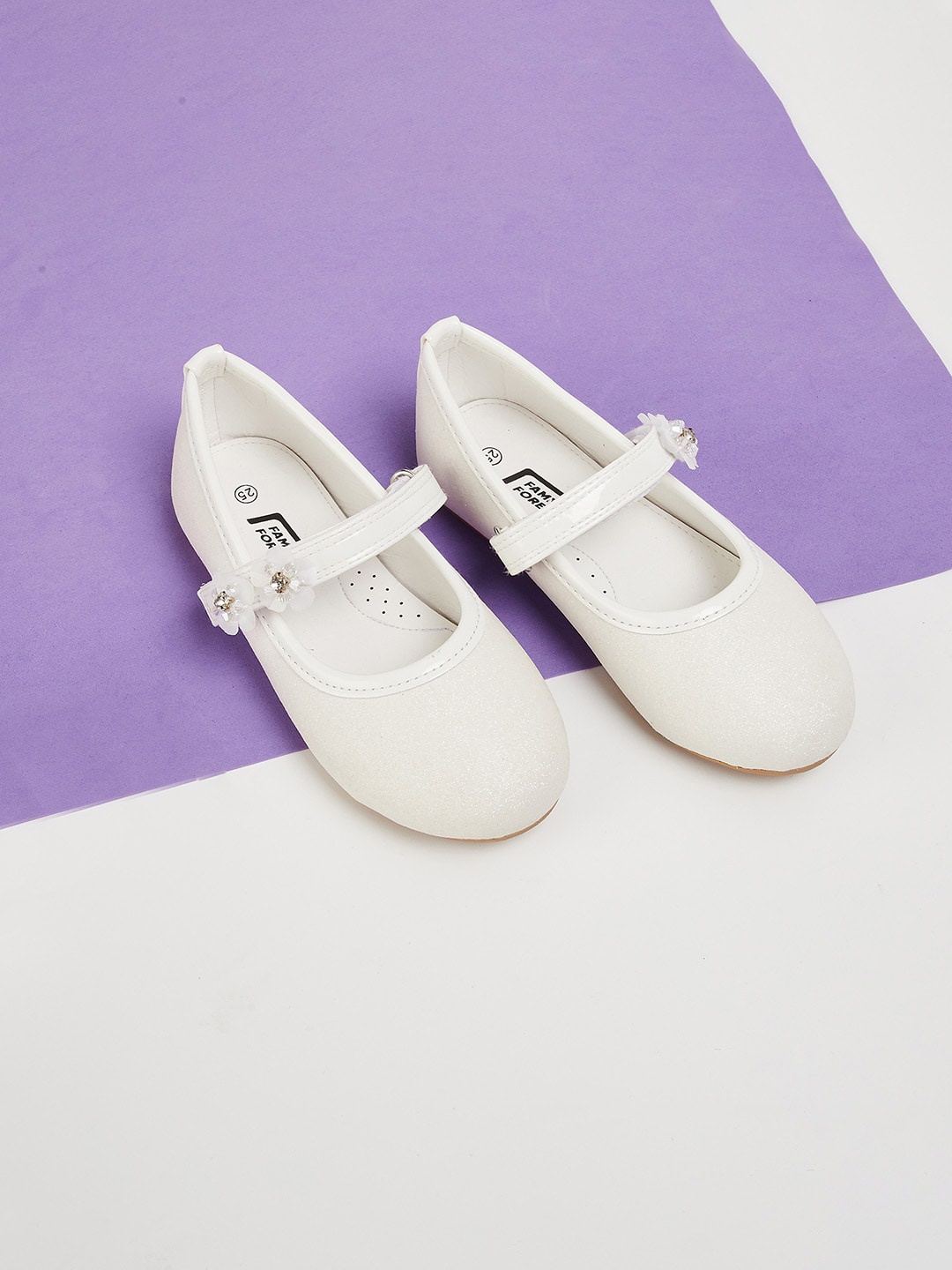 

Fame Forever by Lifestyle Girls Velcro Ballerinas, White