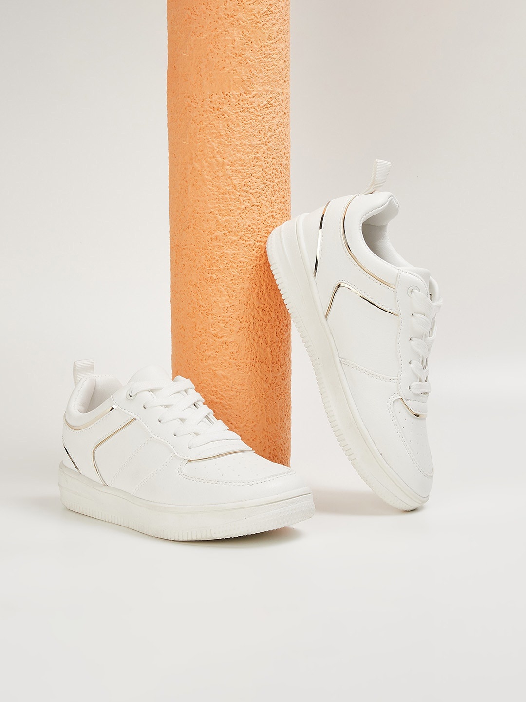

Fame Forever by Lifestyle Girls Perforations Sneakers, White