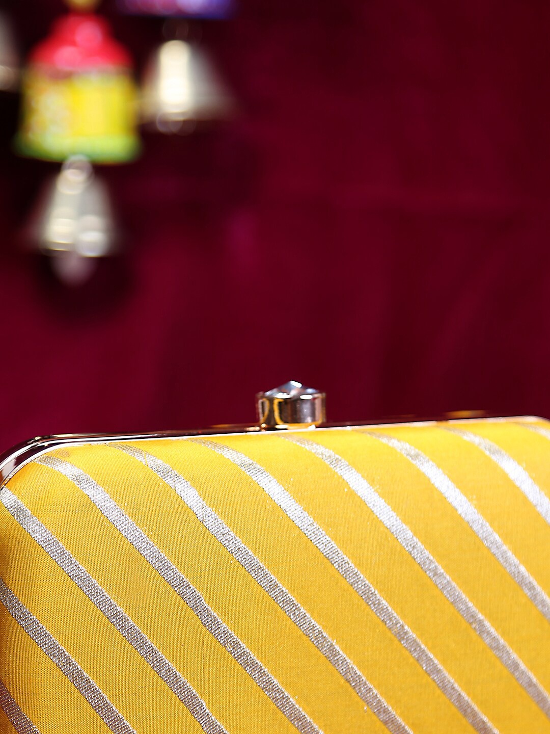 

TRINK Printed Box Clutch With Chain Strap, Yellow