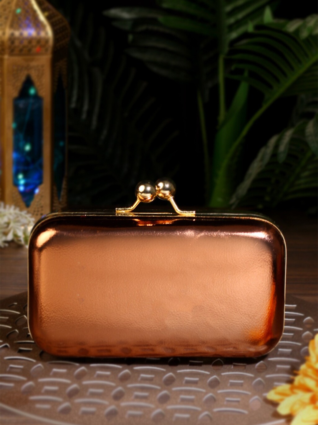 

TRINK Gold-Toned Box Clutch With Chain Strap
