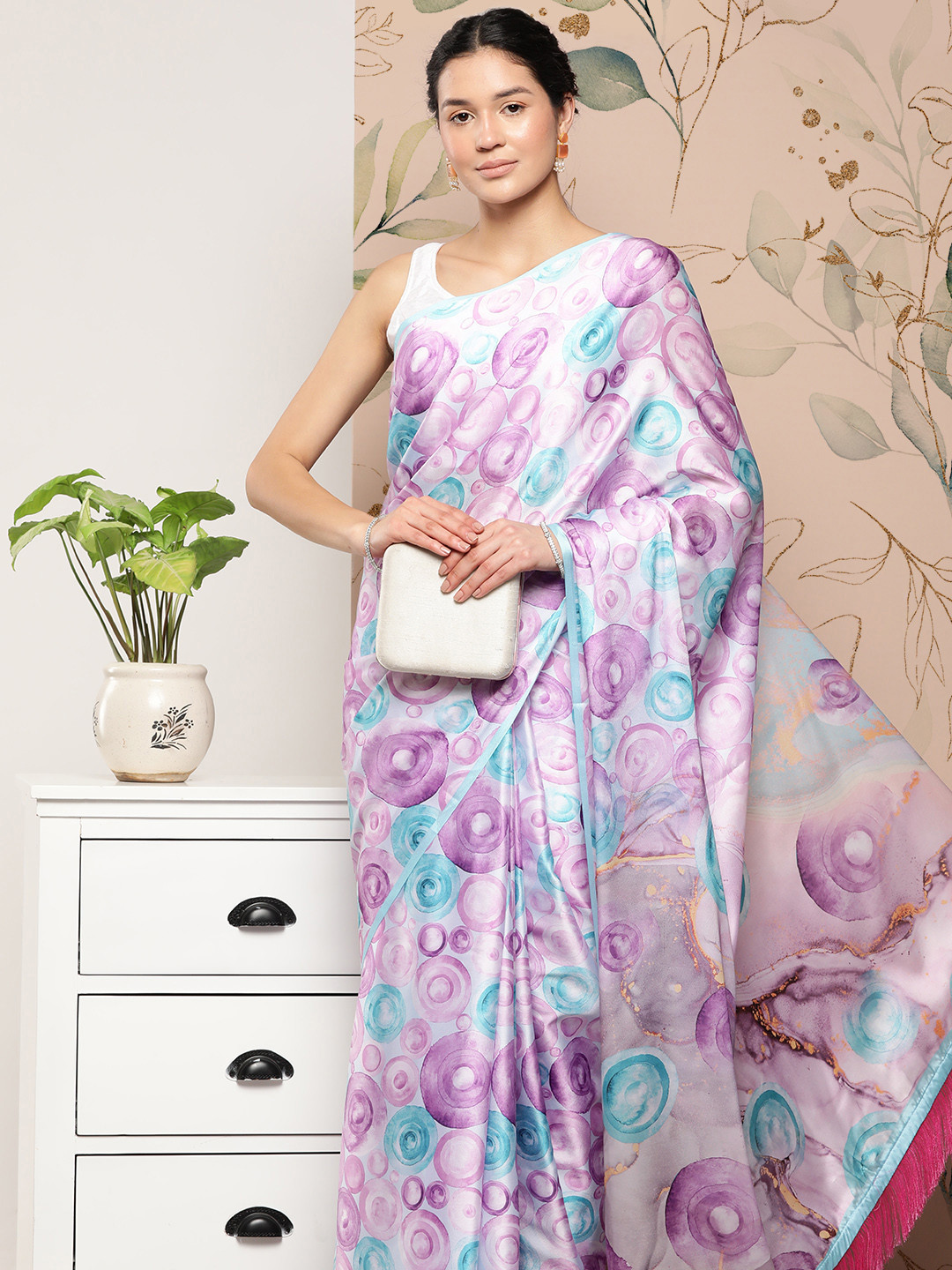 

VASTRANAND Floral Satin Saree, Lavender