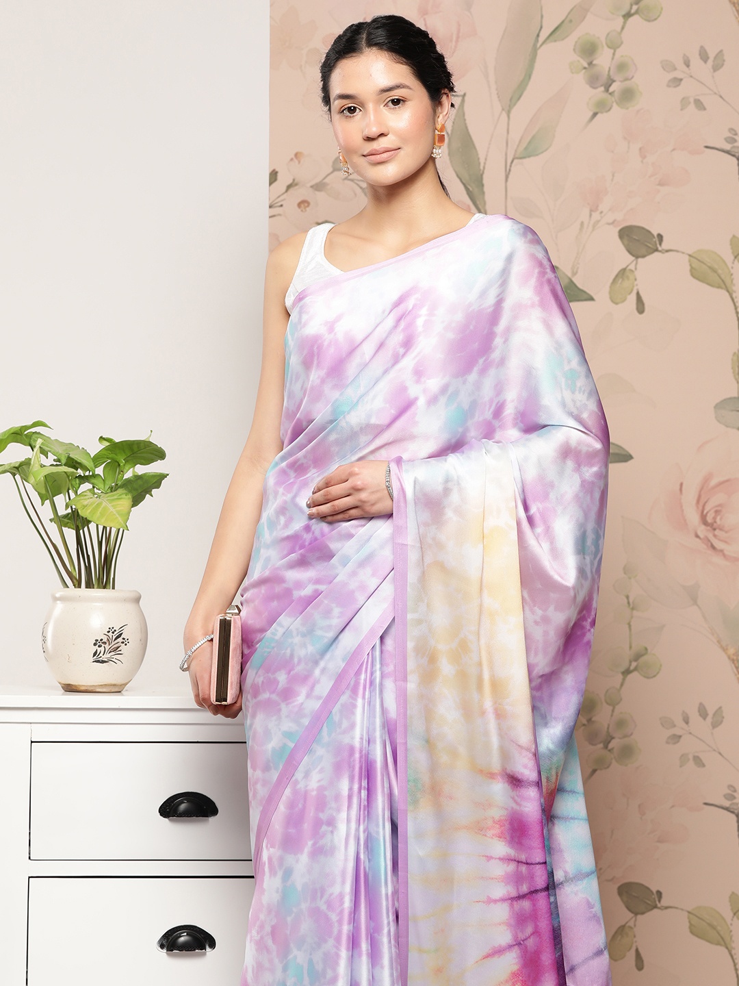 

VASTRANAND Batik Satin Saree, Lavender