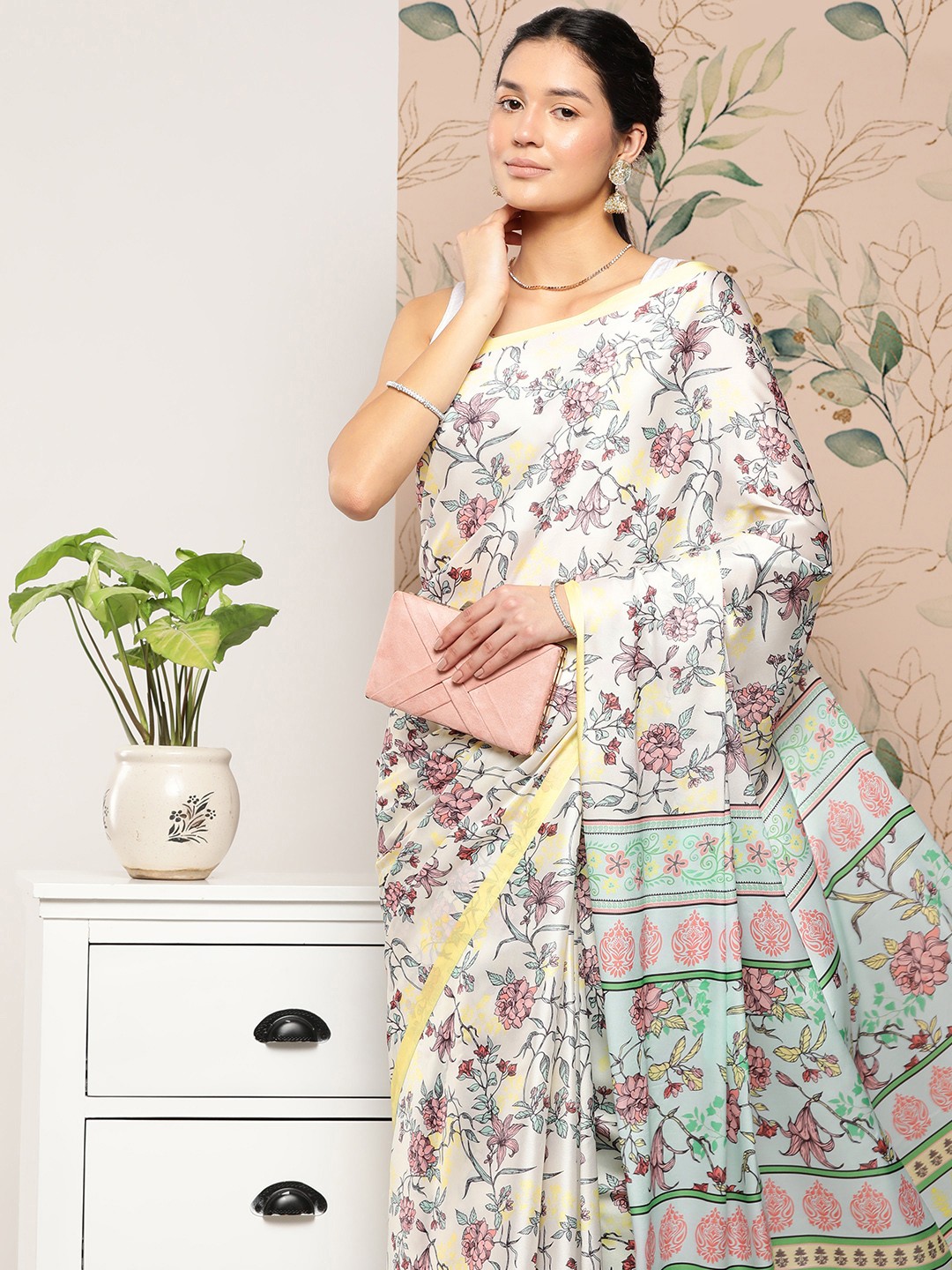 

VASTRANAND Floral Satin Saree, White