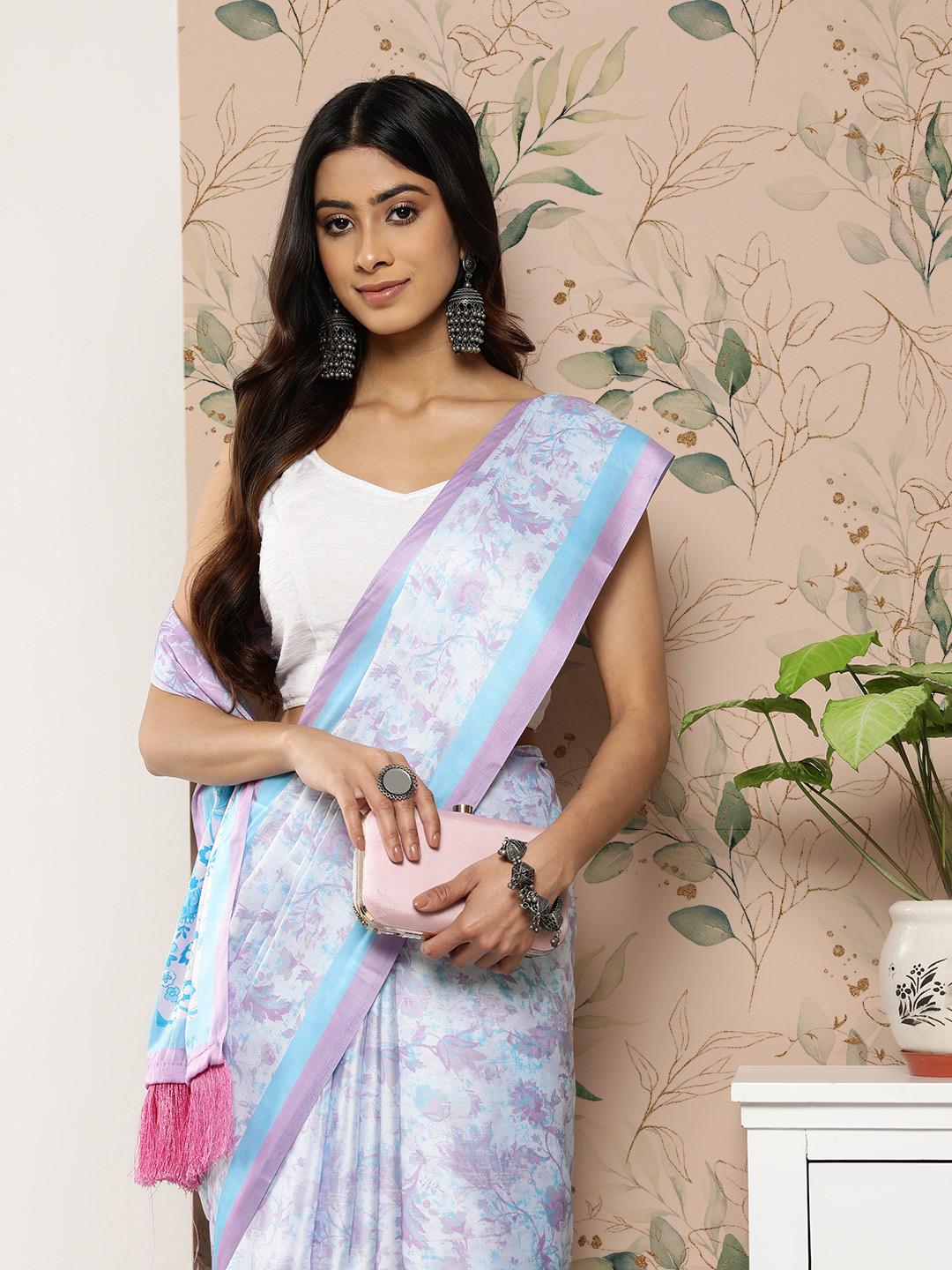 

VASTRANAND Floral Satin Saree, Blue